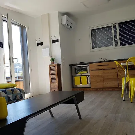 - Yellow Sun Apartment Angers